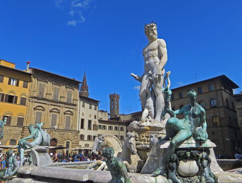 Fortana di Nettuna Statue in Florence Italy